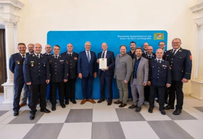 20261025_Blaulichtempfang_StMI_Gruppenbild (Bild vergr&ouml;&szlig;ern)