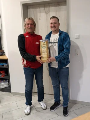 Zugleich die alten und neuen Wattkönige des FCR: Roland Kober und Bernhard Sauer (Bildnachweis: FCR) (Bild vergr&ouml;&szlig;ern)