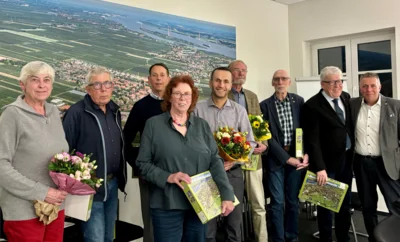Dank und Anerkennung für jahrzehntelanges ehrenamtliches Engagement Samtgemeindebürgermeister Timo Gerke verabschiedet verdiente Ratsmitglieder – Einsatz für die Demokratie ist keine Selbstverständlic