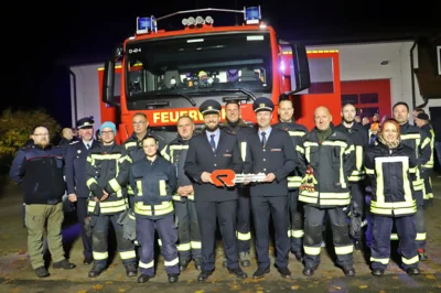 Neues Löschfahrzeug für die Feuerwehr Damsdorf (Bild vergr&ouml;&szlig;ern)
