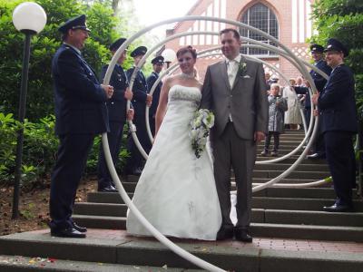 Foto zur Meldung: Schlauchspirale zur Hochzeit von Rebecca und Tobias