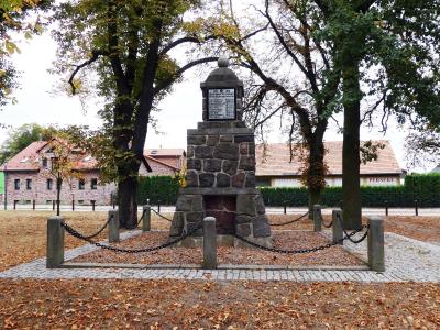 © Landkreis Teltow-Fläming - Denkmal des Monats - Blankenfelder Kriegerdenkmal (Bild vergrößern)