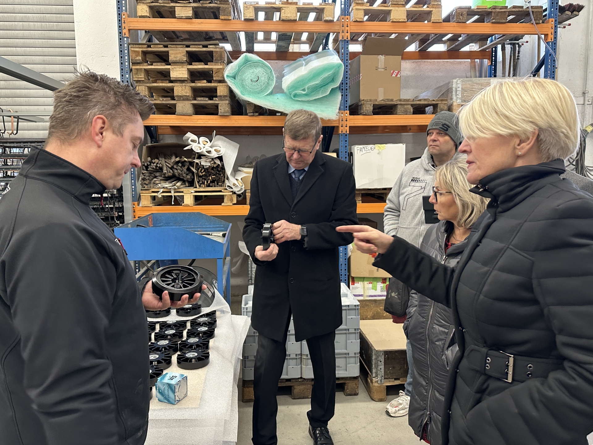 Unternehmensbesuch bei der MSH Surface Solutions GmbH im Vetschauer OT Missen mit OSL-Landrat Siegurd Heinze und Corina Reifenstein, Präsidentin der Handwerkskammer Cottbus (Bild: Landkreis OSL/Nora Bielitz)