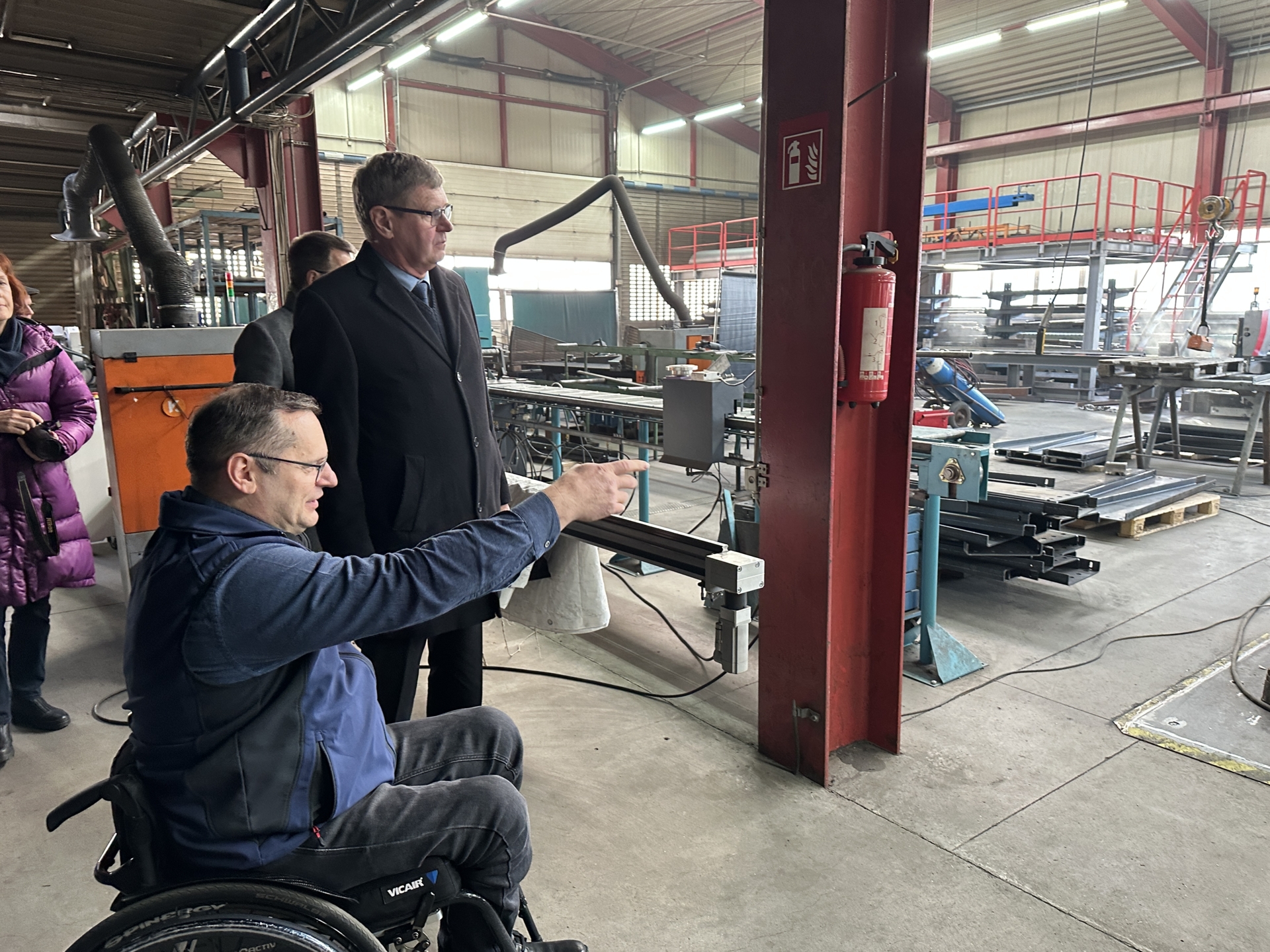 Unternehmensbesuch bei Stahl- und Treppenbau Kuhla GmbH in Vetschau mit OSL-Landrat Siegurd Heinze (Bild: Landkreis OSL/Nora Bielitz)