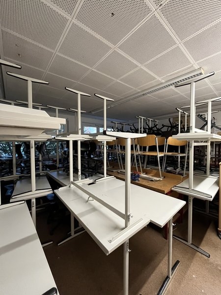 csm_Möbel_Schule_Tische_und_Stühle_e6def57e96