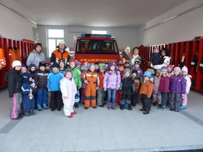 Foto zur Meldung: Kindergartenkinder bei der Feuerwehr