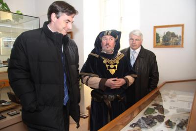 Niedersächsischer Ministerpräsident David McAllister besuchte Egelner Wasserburg (Bild vergr&ouml;&szlig;ern)