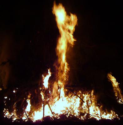 Osterfeuer in Weißack (Bild vergrößern)