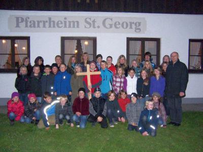 Foto zur Meldung: Jugendkreuzweg mit Symbolen in St. Georg war gut besucht