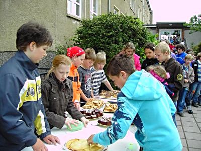 Frühstücksaktion zu Gunsten der Kindernothilfe am 17. Mai 2011 (Bild vergr&ouml;&szlig;ern)