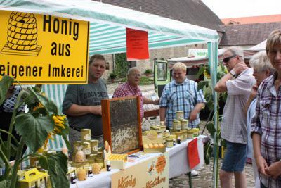 Kräuterbauernmarkt auf der Wasserburg Egeln hatte guten Zuspruch (Bild vergr&ouml;&szlig;ern)