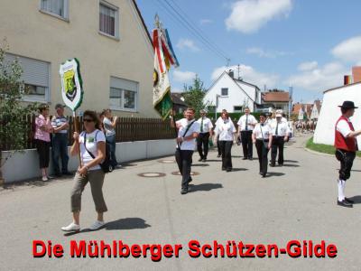 Mühlberger Böllerschützen vertreten die Farben Brandenburgs (Bild vergr&ouml;&szlig;ern)