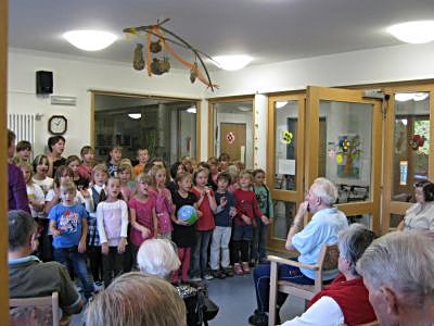 Chorauftritt im Pflegeheim der AWO in Mühlberg (Bild vergr&ouml;&szlig;ern)