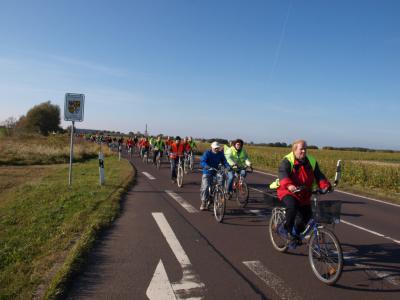 Große Teilnehmerzahl bei der Fahrraddemonstration am 22. Oktober  (Bild vergrößern)