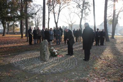 Egelner gedachten der Toten der Weltkriege und der Gewaltherrschaft (Bild vergrößern)