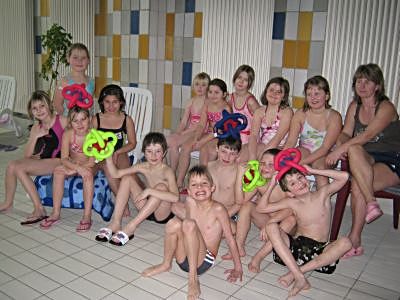 Hurra, endlich können unsere Drittklässler schwimmen!! (Bild vergr&ouml;&szlig;ern)