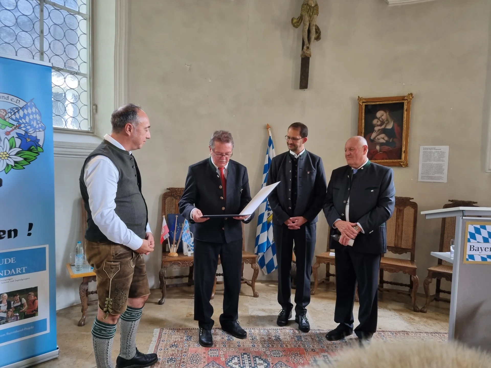 Andreas Nickl erhält den Ehrenpreis für "Nachrichten auf Bairisch"
