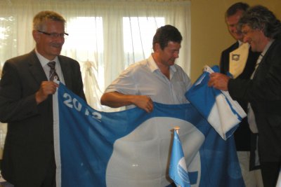 Blaue Flagge für den Großkoschener Seestrand (Bild vergrößern)