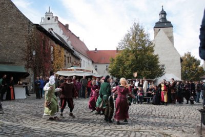 Mittelalterliches Burgspektakel lockte viele Besucher nach Egeln (Bild vergrößern)