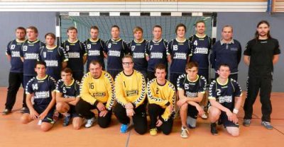 Männer des SV Haineck Nazza mit neuen Trikots zum Erfolg  (Bild vergr&ouml;&szlig;ern)