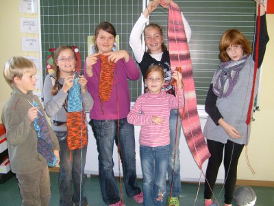 Foto zur Meldung: Wer strickt den längsten Schal?