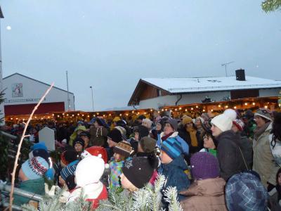 Foto zur Meldung: Riesen Erfolg für die Jubiläumsveranstaltung der 15. Dorfweihnacht trotz empfindlicher Kälte