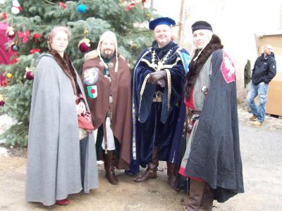 15. Burgweihnacht lockte wieder viele Besucher auf die Egelner Wasserburg (Bild vergrößern)