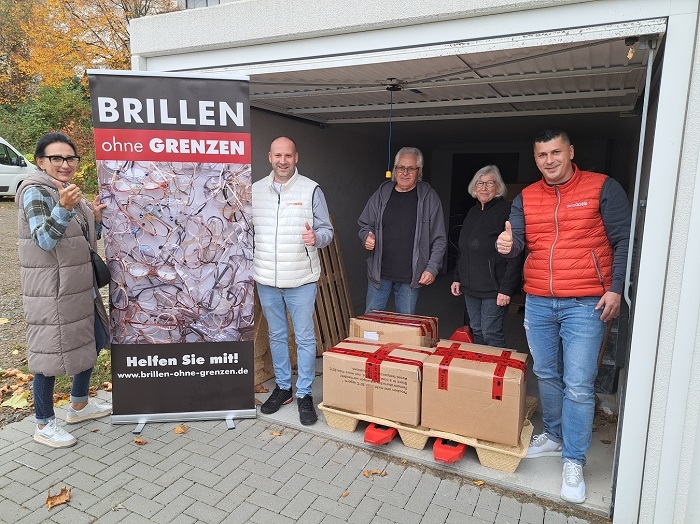 2024-10-24_pro-optik-Wendlingen_D_spendet_10-neue-Fassungen-an_BRILLEN-ohne-GRENZEN_H-700