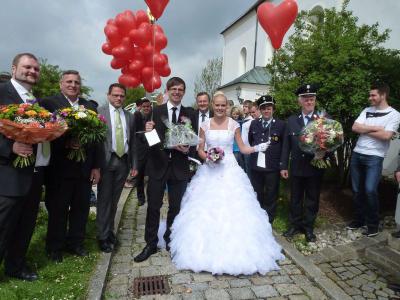 Foto zur Meldung: Michael und Franziska Holzapfel reichten sich die Hand zum Ehebund