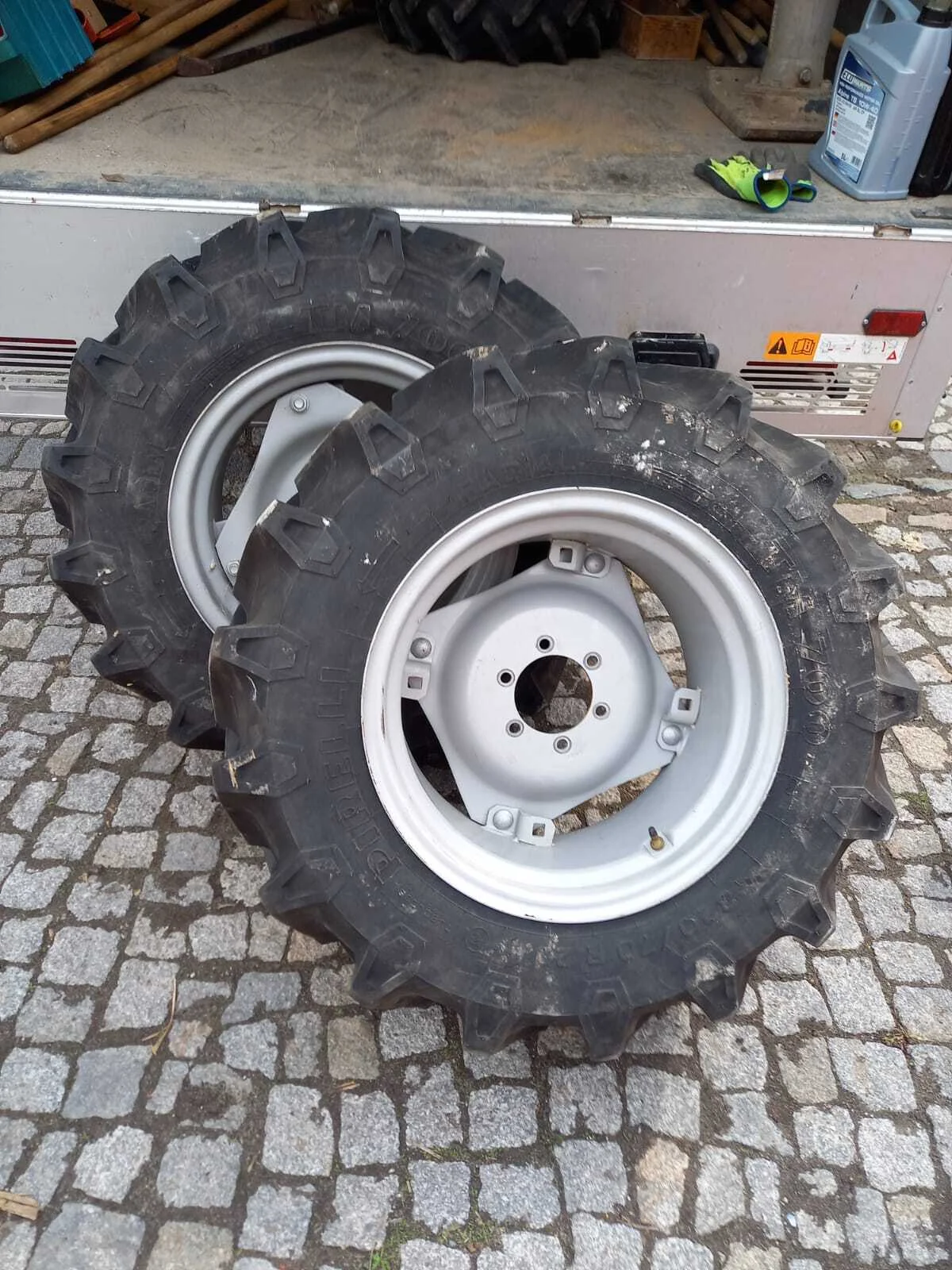 Pirelli TM AS 320 70 R 20 Pirelli TM 700