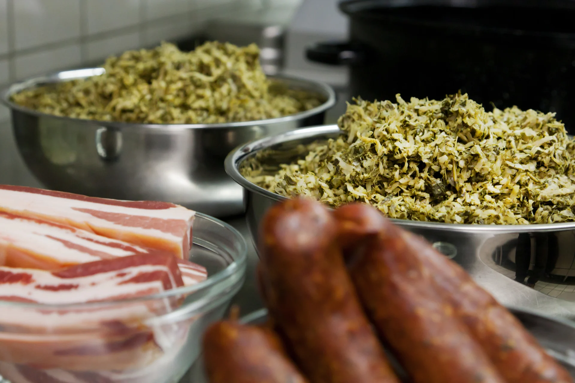 Mit Kassler oder Kohlwurst: Jeder bereitet den Knieper anders zu. Foto: Jens Wegner