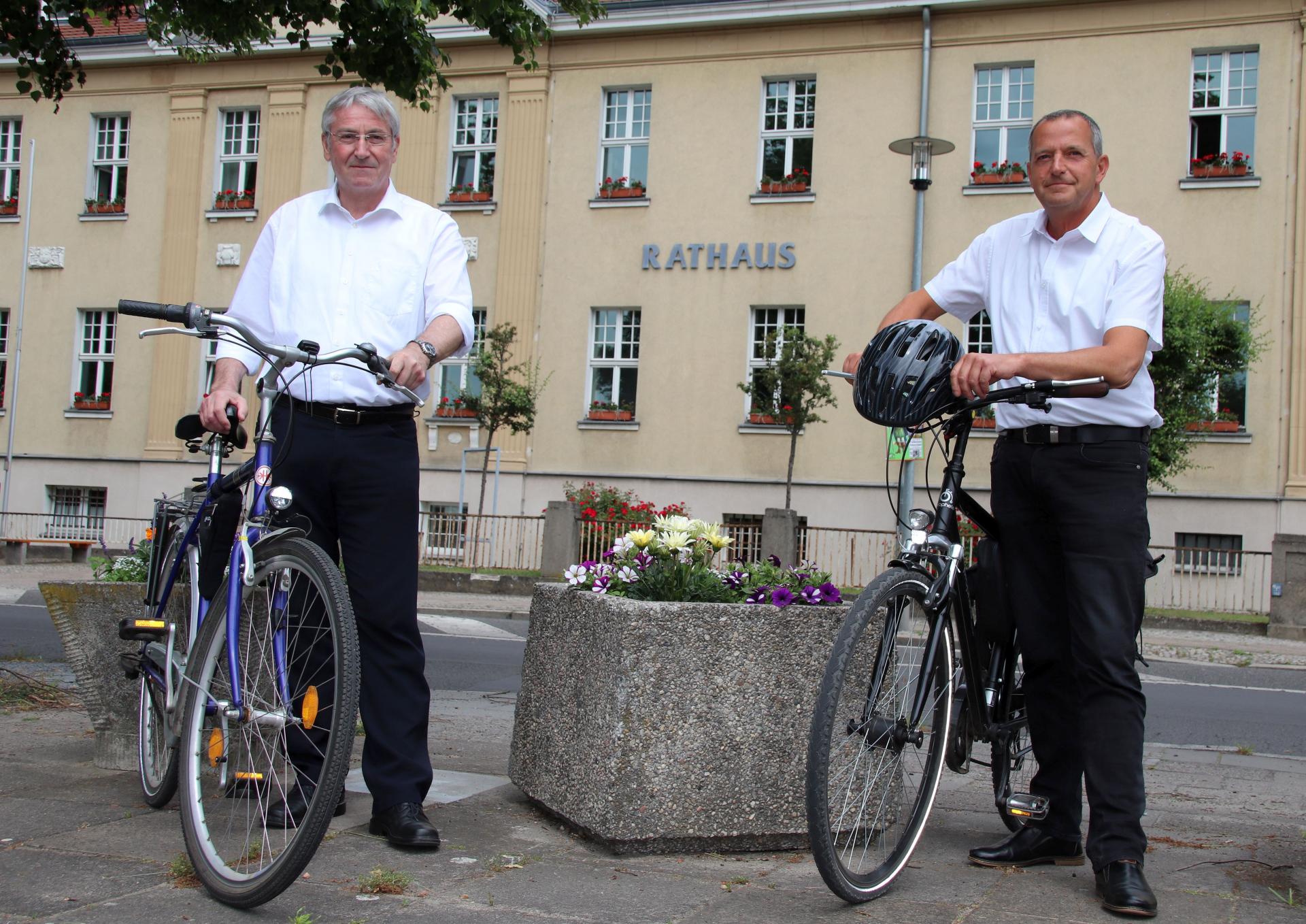 STADTRADELN 2020 - Bürgermeister Heiko Müller und Thomas Zylla sind bereit zur Teilnahme an der Aktion des Klima-Bündnis.