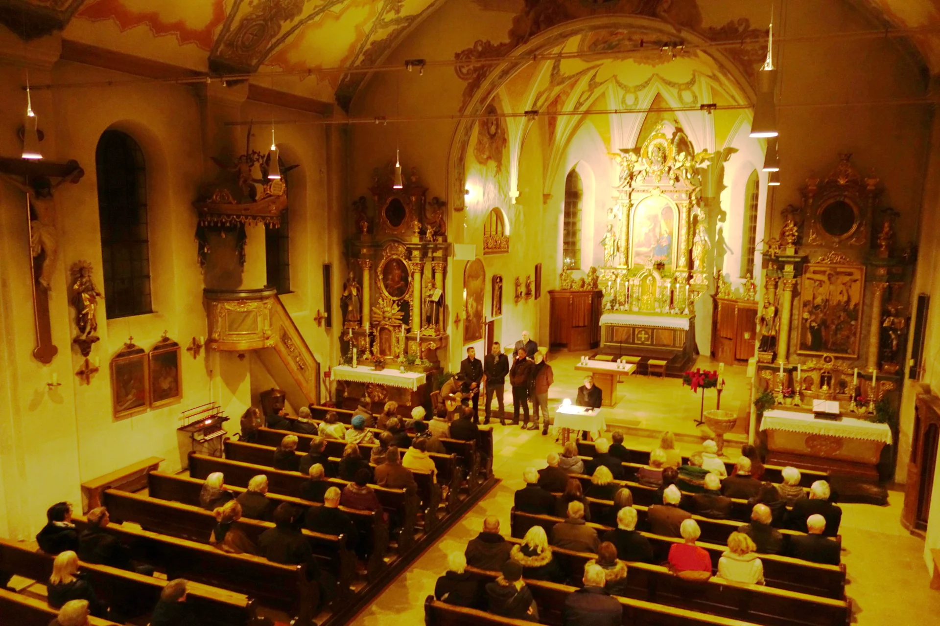 Blick in die Kirche 2