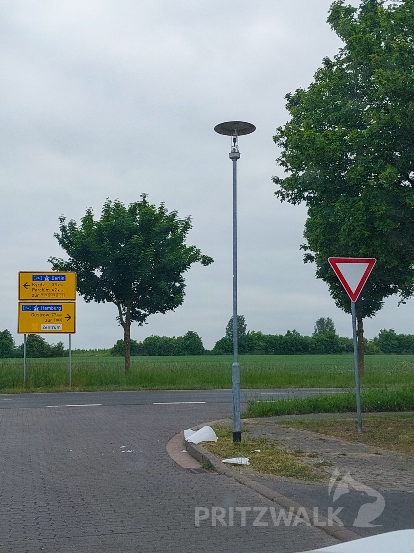 Durch den Stoß stürzte hier der Leuchtkörper herunter. Foto: Stadt Pritzwalk