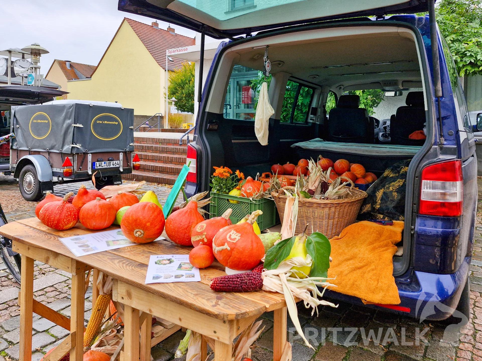 Susann Bernier aus Görike hatte auch einen Wagen voller Kürbisse dabei. Foto: Stadt Pritzwalk