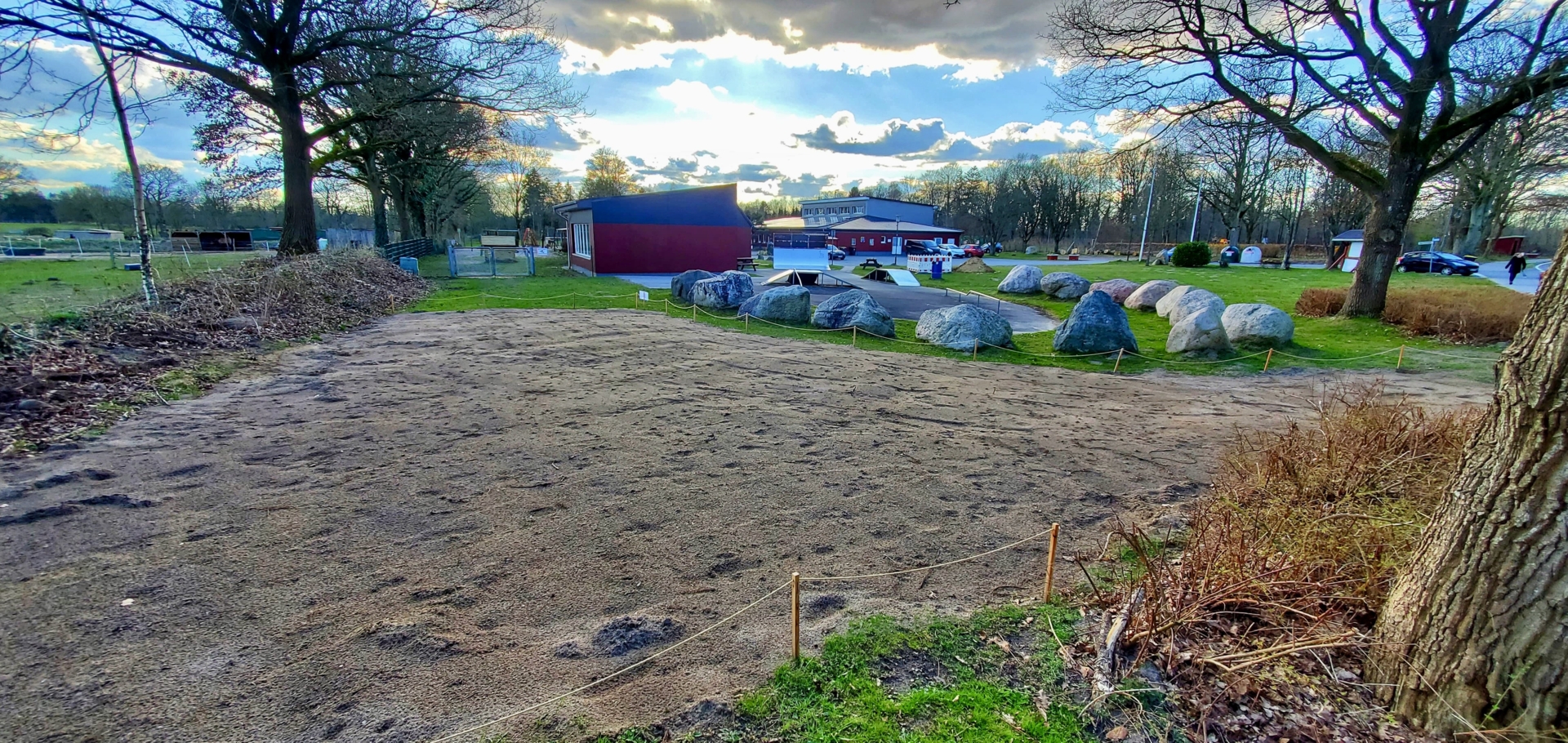 Hier am Selker Sport- und Kulturzentrum entsteht eine Wildblumenwiese.