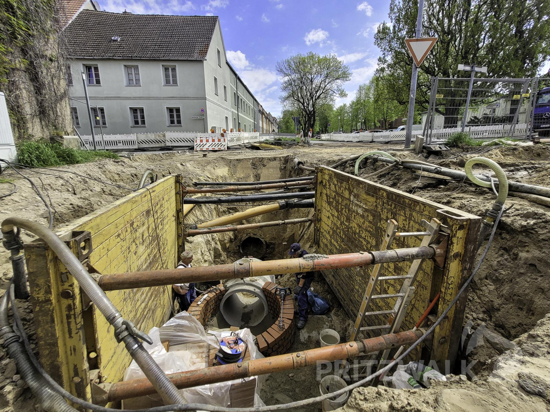Unter der Havelberger Straße wird die Regenentwässerung erneuert. Foto: Beate Vogel