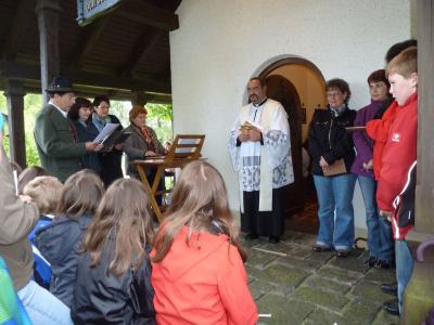 Foto zur Meldung: Letzte Maiandacht in der Dorfkapelle Viechtafell