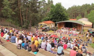 600 Gäste besuchten die Waldbühne Gehren (Bild vergrößern)
