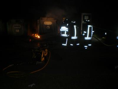 Foto: Containerbrand Schnakenbek, Twiete Foto zur Meldung: Kleinbrand - Schnakenbek, Twiete
