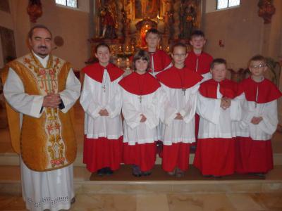 Foto zur Meldung: Sieben neue Ministranten in den Dienst am Altar aufgenommen
