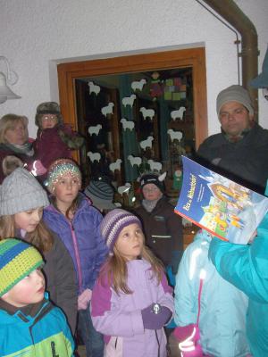 Foto zur Meldung: Adventsfenster am Kindergarten