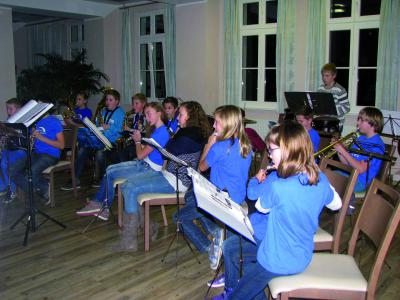 Schulorchester: Auftritt in der RaiBa Much (Bild vergrößern)