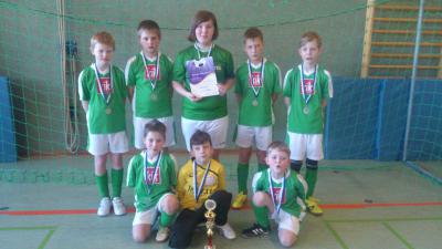 Foto: Unsere Glücklichen 3. Sieger Foto zur Meldung: E-Jugend beim AOK Pokal in Gaussig