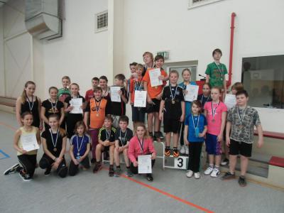 Foto zur Meldung: 24 Medaillen, ein Pokal und 8 Urkunden beim Hallensportfest vergeben