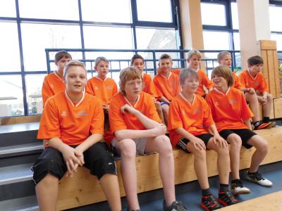 Foto zur Meldung: 8.Platz unserer Mannschaft beim Regionalfinale Zweifelderball am 26.03.2014 in Liebenwalde