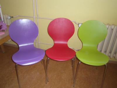Neue gesponserte Stühle vom Förderverein Schulcampus (Bild vergrößern)