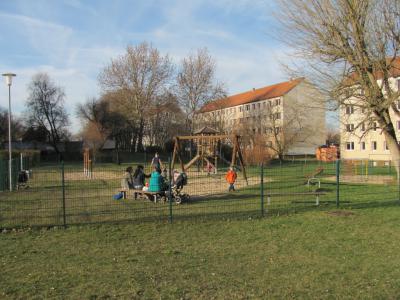 Neue Geräte für Spielplatz Zielitz Am Mühlenberg - alte Spielplätze müssen weichen (Bild vergrößern)