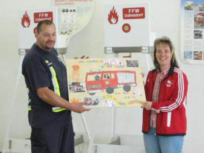 Foto zur Meldung: Erlebnistag der KITA bei der Feuerwehr Dahnsdorf