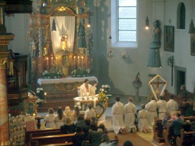 Foto zur Meldung: Feierliche Osternacht in St. Georg mit Osterfrühstück